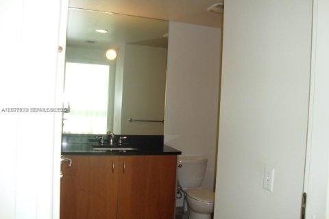 Condo in Miami, Florida, 1 bedroom  № 2168341 - photo 2
