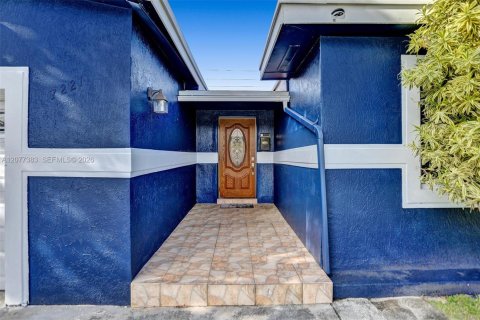 Купить виллу или дом в Мирамар, Флорида 5 спален, 204.66м2, № 2320234 - фото 4