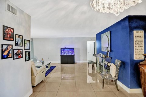 Купить виллу или дом в Мирамар, Флорида 5 спален, 204.66м2, № 2320234 - фото 6