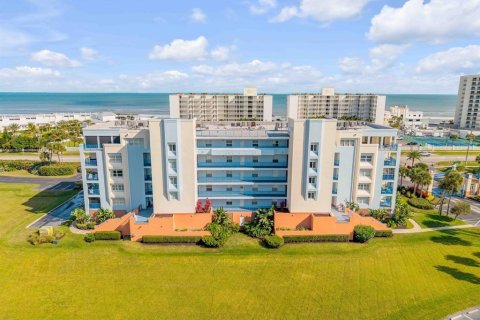 Condo à New Smyrna Beach, Floride, 2 chambres  № 2321499