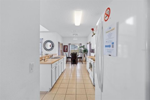 Casa en venta en Davenport, Florida, 5 dormitorios, 227.7 m2 № 1525486 - foto 9