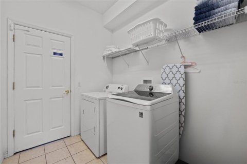 Casa en venta en Davenport, Florida, 5 dormitorios, 227.7 m2 № 1525486 - foto 27