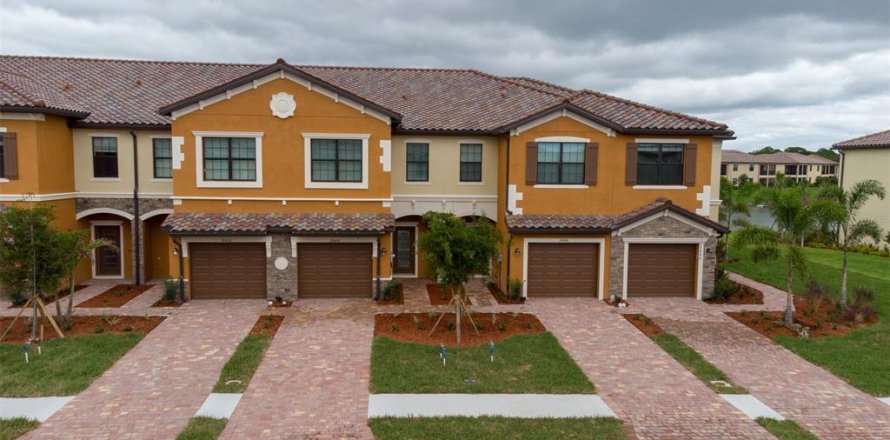 Townhouse in Venice, Florida 3 bedrooms, 181.07 sq.m. № 2315018