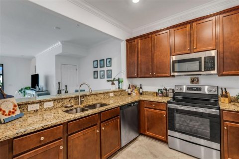 Townhouse in Venice, Florida 3 bedrooms, 181.07 sq.m. № 2315018 - photo 4