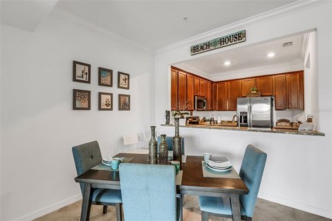 Townhouse in Venice, Florida 3 bedrooms, 181.07 sq.m. № 2315018 - photo 15