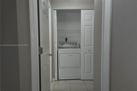 Copropriété à louer à Miramar, Floride: 2 chambres, 90.77 m2 № 1931930 - photo 11