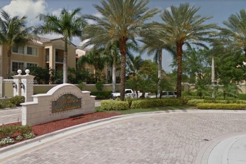 Copropriété à louer à Miramar, Floride: 2 chambres, 90.77 m2 № 1931930 - photo 1