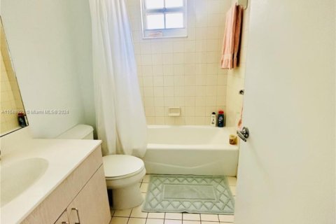 Condo in Miami, Florida, 2 bedrooms  № 1764772 - photo 8