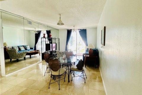 Condo in Miami, Florida, 2 bedrooms  № 1764772 - photo 3