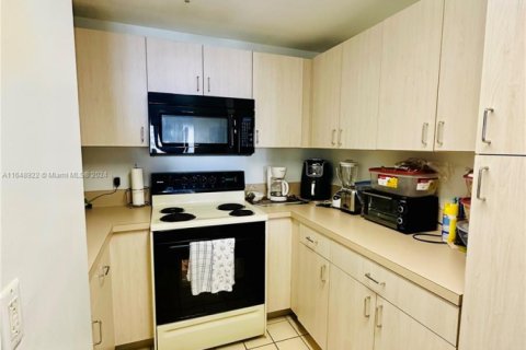 Condo in Miami, Florida, 2 bedrooms  № 1764772 - photo 4