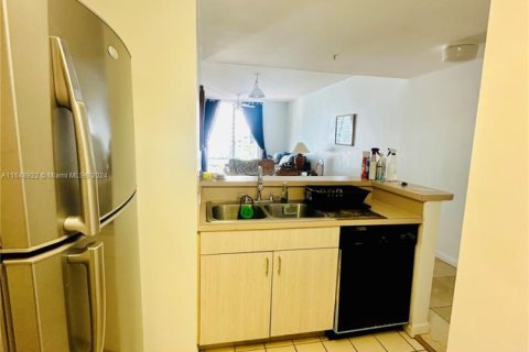 Condo in Miami, Florida, 2 bedrooms  № 1764772 - photo 5