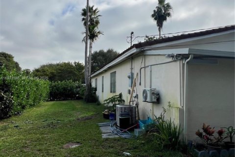 House in South Miami, Florida 5 bedrooms, 223.89 sq.m. № 1985982 - photo 11