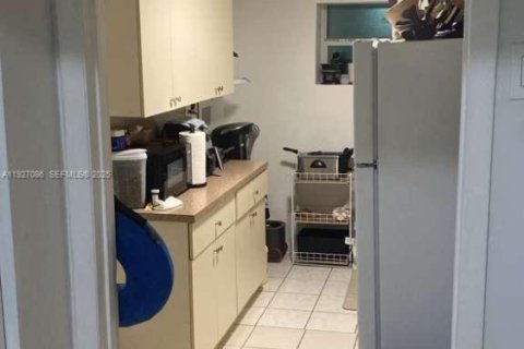 House in South Miami, Florida 5 bedrooms, 223.89 sq.m. № 1985982 - photo 13