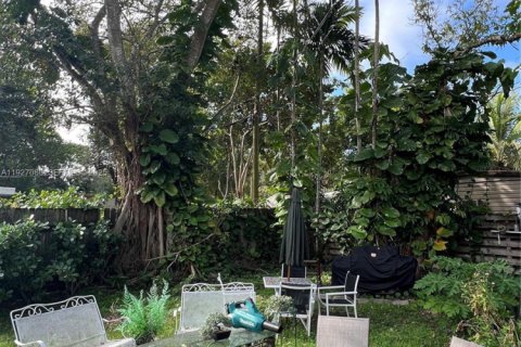 House in South Miami, Florida 5 bedrooms, 223.89 sq.m. № 1985982 - photo 10