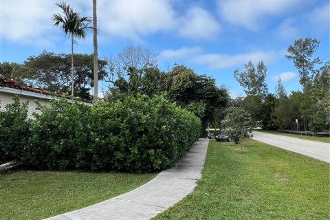 House in South Miami, Florida 5 bedrooms, 223.89 sq.m. № 1985982 - photo 6