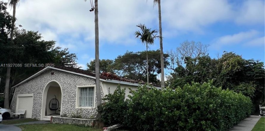 House in South Miami, Florida 5 bedrooms, 223.89 sq.m. № 1985982