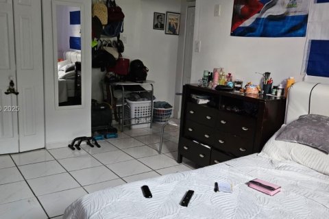 House in South Miami, Florida 5 bedrooms, 223.89 sq.m. № 1985982 - photo 14