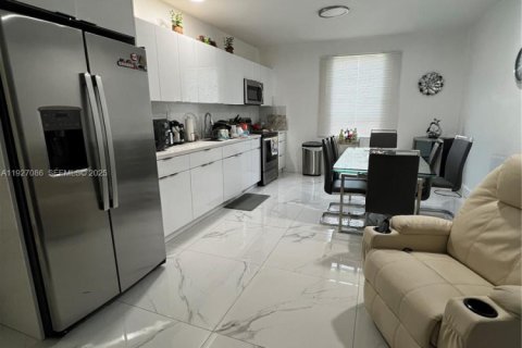 House in South Miami, Florida 5 bedrooms, 223.89 sq.m. № 1985982 - photo 20