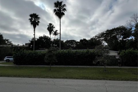 House in South Miami, Florida 5 bedrooms, 223.89 sq.m. № 1985982 - photo 26