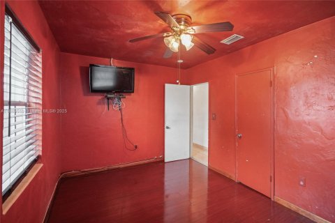 House in Opa-locka, Florida 3 bedrooms, 98.48 sq.m. № 1891808 - photo 23