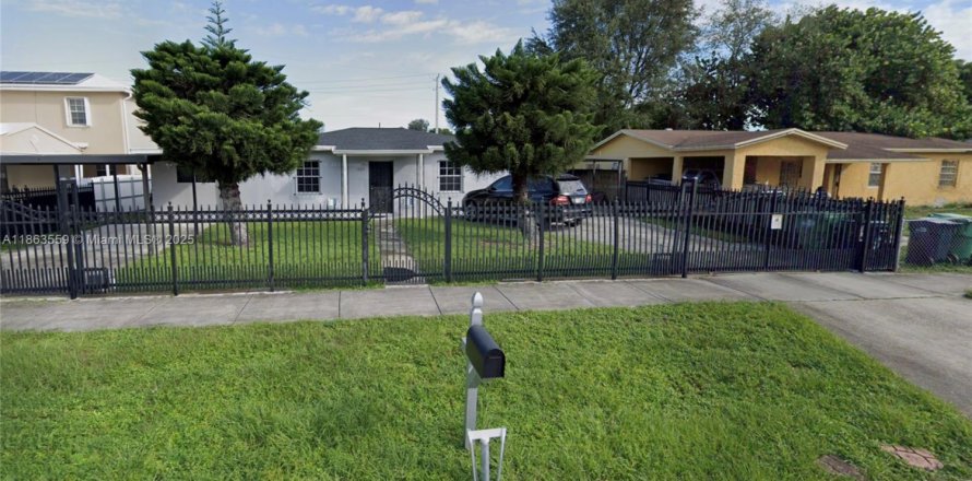 House in Opa-locka, Florida 3 bedrooms, 98.48 sq.m. № 1891808
