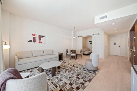 Condo in Miami, Florida, 2 bedrooms  № 2187274 - photo 2