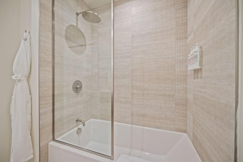 Condo in Miami, Florida, 2 bedrooms  № 2187274 - photo 11