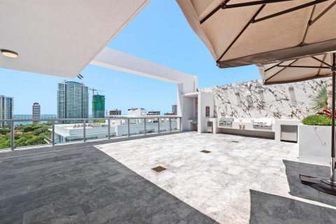 Condo in Miami, Florida, 2 bedrooms  № 2187274 - photo 23