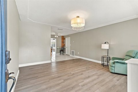 Villa ou maison à vendre à Seminole, Floride: 3 chambres, 121.79 m2 № 2413771 - photo 4