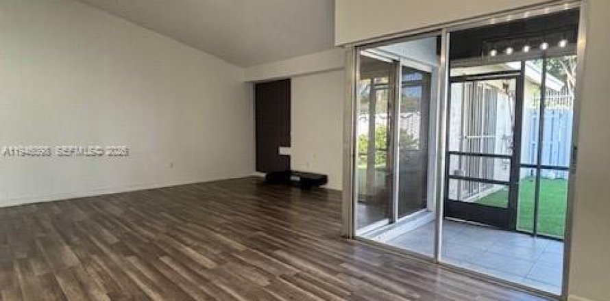 Condominio en Miami, Florida, 3 dormitorios  № 2002441