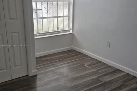 Condominio en venta en Miami, Florida, 3 dormitorios, 108.05 m2 № 2002441 - foto 10