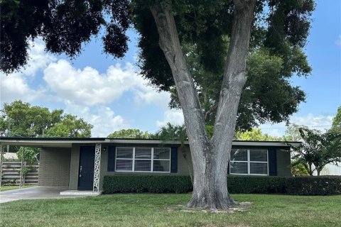 House in Auburndale, Florida 3 bedrooms, 89.19 sq.m. № 1847550 - photo 1