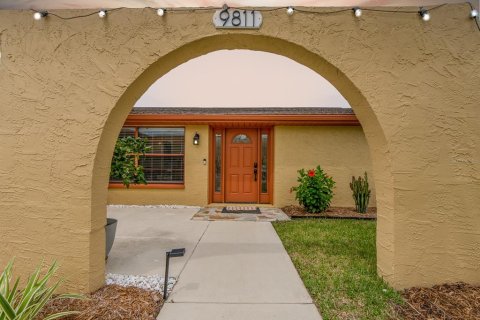 House in Port Richey, Florida 3 bedrooms, 162.76 sq.m. № 1919229 - photo 5