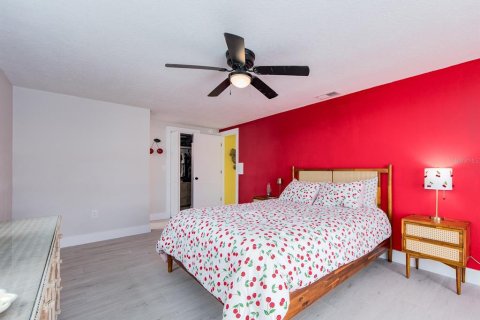 House in Port Richey, Florida 3 bedrooms, 162.76 sq.m. № 1919229 - photo 23