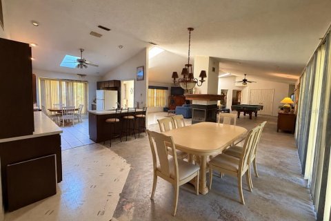 House in Weirsdale, Florida 3 bedrooms, 285.4 sq.m. № 2430679 - photo 5