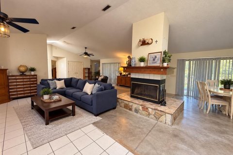 House in Weirsdale, Florida 3 bedrooms, 285.4 sq.m. № 2430679 - photo 8