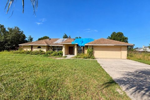 House in Weirsdale, Florida 3 bedrooms, 285.4 sq.m. № 2430679
