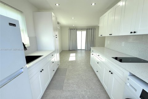 Commercial property in Cutler Bay, Florida 1 bedroom, 55.74 sq.m. № 2082045 - photo 6