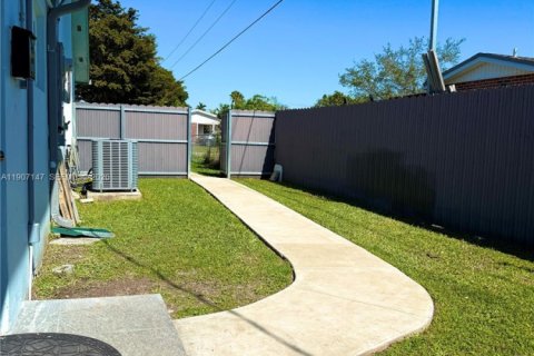 Commercial property in Cutler Bay, Florida 1 bedroom, 55.74 sq.m. № 2082045 - photo 13
