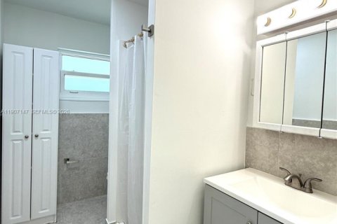 Commercial property in Cutler Bay, Florida 1 bedroom, 55.74 sq.m. № 2082045 - photo 12
