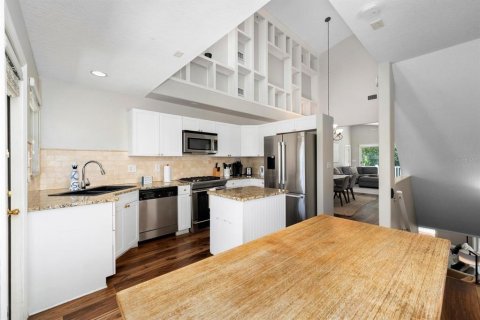 House in Palm Harbor, Florida 5 bedrooms, 203.18 sq.m. № 1904118 - photo 12