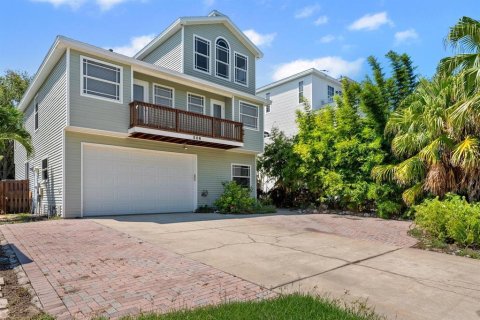 House in Palm Harbor, Florida 5 bedrooms, 203.18 sq.m. № 1904118 - photo 22