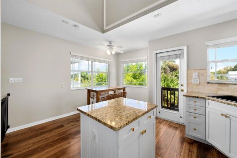 House in Palm Harbor, Florida 5 bedrooms, 203.18 sq.m. № 1904118 - photo 11