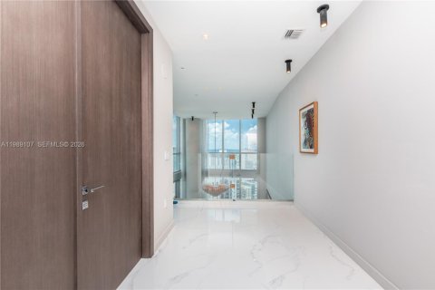 Copropriété à louer à Miami, Floride: 4 chambres, 371.14 m2 № 2051543 - photo 23