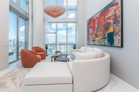 Copropriété à louer à Miami, Floride: 4 chambres, 371.14 m2 № 2051543 - photo 6