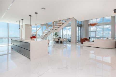Copropriété à louer à Miami, Floride: 4 chambres, 371.14 m2 № 2051543 - photo 13