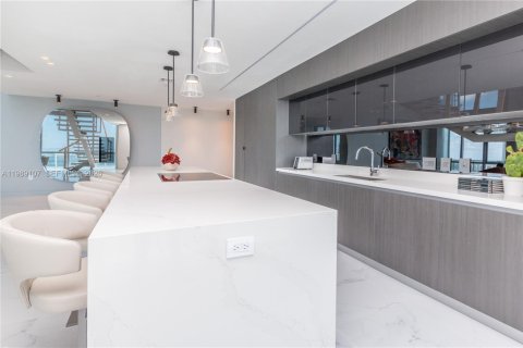 Copropriété à louer à Miami, Floride: 4 chambres, 371.14 m2 № 2051543 - photo 9