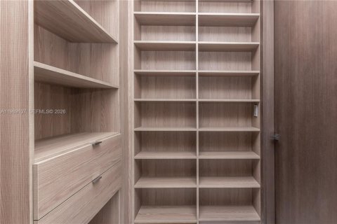 Copropriété à louer à Miami, Floride: 4 chambres, 371.14 m2 № 2051543 - photo 19