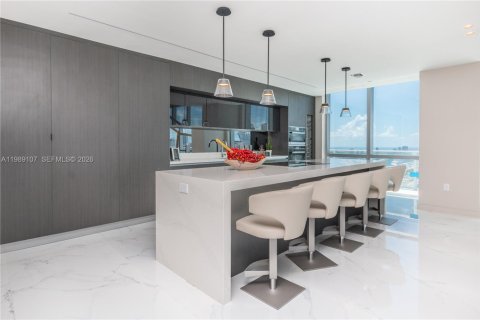 Copropriété à louer à Miami, Floride: 4 chambres, 371.14 m2 № 2051543 - photo 8