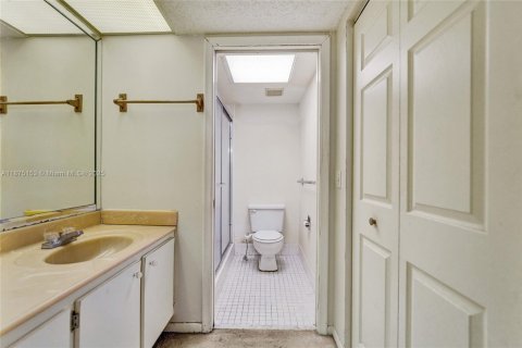 Condominio en venta en Pembroke Pines, Florida, 2 dormitorios, 110.83 m2 № 1896142 - foto 15